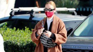 Η Ελένη Φουρέιρα με urban look στη Γλυφάδα