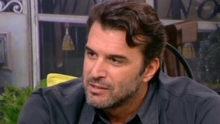 Αντώνης Βλοντάκης: Μιλά για τα πρώτα βήματα ως ηθοποιός, τον ρόλο του πατέρα &amp; τις ακραίες εκδηλώσεις θαυμασμού