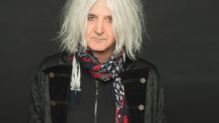 Epsilon VS Νίκος Καρβέλας: Οι φήμες για αγωγή εναντίον του μουσικοσυνθέτη &amp; αποζημίωση εκατοντάδων χιλιάδων ευρώ