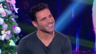 Ο Πέτρος Ιακωβίδης εισέβαλε στο "Καλό Μεσημεράκι" κι αποκάλυψε για ποια έγραψε το νέο του τραγούδι