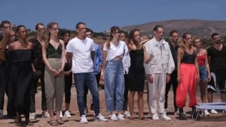 GNTM: Η πολεμική δοκιμασία με ... τους ανανάδες και τις ξαπλώστρες &amp; τα πλεονεκτήματα του Αιμιλιάνο