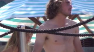 Στέφανος Τσιτσιπάς: Ο κορυφαίος Έλληνας τενίστας έκανε μια απίστευτη χειρονομία προς τους παπαράτσι στη Μύκονο