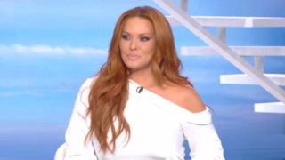 Η Σίσσυ Χρηστίδου με ασημί metallic φούστα - Πώς θα τη φορέσεις κι εσύ χωρίς να κάνεις λάθος