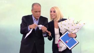 Πρεμιέρα για το "10 ΠΑΝΤΟΥ" - Η έκπληξη on air στην Μίνα Καραμήτρου