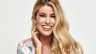 Βάσια Κωσταρά 
: H συνεργάτιδα της Μενεγάκη αποκαλύπτει τα προσωπικά της beauty tips!
