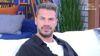 Άκης Πετρετζίκης: "Νιώθω λίγο ενοχικά απέναντι στα παιδιά μου"