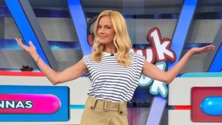 Ζέτα Μακρυπούλια 
: Το top της είναι ό,τι χρειάζεστε για τις φθινοπωρινές σας εμφανίσεις &amp; κοστίζει λιγότερο από 13 ευρώ!
