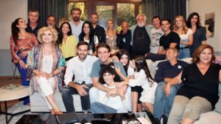 Στα γυρίσματα για τη &quot;Δική μας οικογένεια&quot; του OPEN | Οι πρώτες εντυπώσεις &amp; backstage φωτογραφίες