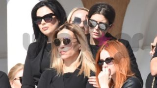My Style Rocks: Οι συμπαίκτριες της Βικτώριας Καρύδα που βρέθηκαν στο πλευρό της στην κηδεία του συζύγου της
