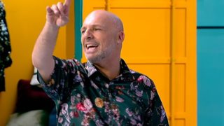 Νίκος Μουτσινάς: Και όμως συνέβη! Έπεσε το ρεύμα και η πρεμιέρα του διεκόπη