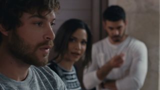 Το Τατουάζ: Τι θα συμβεί στα επόμενα επεισόδια: Ενώ η Άννα υποφέρει, ο Άλεξ προσπαθεί να την ξεπεράσει με νέες παρέες!