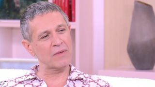 O Αιμίλιος Χειλάκης αποκαλύπτει την απώλεια που τον οδήγησε στην ψυχανάλυση: &quot;Δεν πρόλαβα να του πω..&quot;