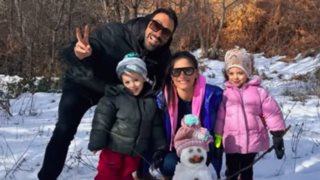 Σάκης Τανιμανίδης - Χριστίνα Μπόμπα | Το φωτογραφικό άλμπουμ από τις πρώτες οικογενειακές διακοπές της χρονιάς