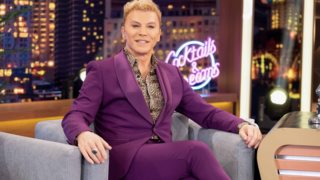 Τάκης Ζαχαράτος: &quot;Δημιούργησε αυτήν την περσόνα για να προστατέψε το πληγωμένο παιδί που ήταν&quot;