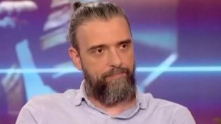 Aide-mémoire | Η νέα σειρά της COSMOTE TV με τον Τσαφούλια &amp; η πραγματική σάτιρα στα καλύτερά της