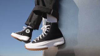 Τρία ζευγάρια sneakers που θα φοράς συνέχεια αυτή την άνοιξη