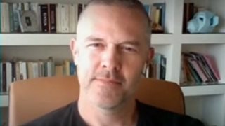 Χρήστος Λούλης: «Πια δεν μπορούμε να δείχνουμε μια γυναίκα να κάνει ένα λάθος, είναι σεξισμός. Δεν μπορούμε να δείχνουμε έναν άνδρα να προσπαθεί να διορθώσει μια γυναίκα που κάνει ένα λάθος»