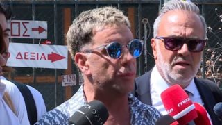 Ο Γιώργος Μαζωνάκης στην Ευελπίδων: "Βρίσκομαι εδώ για να μηνύσω τους εμπλεκόμενους στην υπόθεση εγκλεισμού μου"