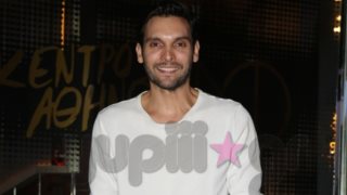 Ιωάννης Αθανασόπουλος: Με ποιους διάσημους φίλους του νυχτοπερπάτησε ο Γιάννος από τις «Άγριες Μέλισσες»;