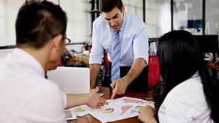 Πώς να χειριστείς κάποιον που δεν συμπαθείς;: Οι ειδικοί σου δίνουν τη λύση!