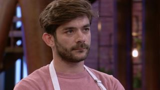 MasterChef: Το φάουλ του Γιώργου &amp; το «άδειασμα» από τους κριτές: «Δεν είναι δίκαιο αυτό»’