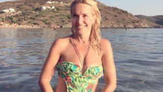 Μαρία Μπεκατώρου: Με λευκό μαγιό και χωρίς ρετούς