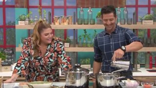 Η Συνταγή της Ημέρας: Ο Απόστολος Ρουβάς ετοιμάζει οσπριάδα με πάπρικα