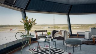 Ένας πύργος ελέγχου στη Στοκχόλμη μετατράπηκε στο πιο stylish διαμέρισμα
: Η διανυκτέρευση στο αεροδρόμιο μόλις απέκτησε νέα διάσταση
