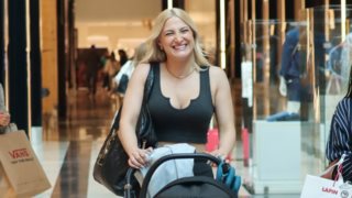 Η Ιωάννα Τούνη σε οικογενειακή βόλτα στην Αθήνα