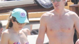 Μαριέττα Χρουσαλά - Λέων Πατίτσας: Με τα παιδιά τους στην παραλία: Φωτογραφίες