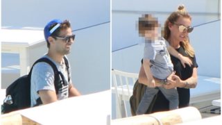 Αποστόλης Τότσικας &amp; Ρούλα Ρέβη: Στην Τήνο με τα παιδιά τους: Όλες οι φωτογραφίες