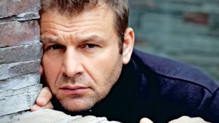 Απόστολος Γκλέτσος: Η φραστική επίθεση στον αέρα του The 2Night Show: Δείτε το video!