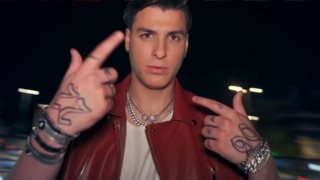 Νέο λουκ για τον Στέφανο Πιτσίνιαγκα