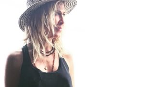 Άννα Βίσση : Ποζάρει χωρίς ίχνος μακιγιάζ!