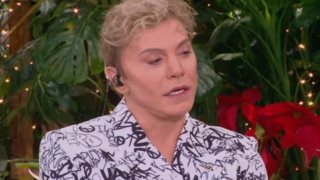 Τάκης Ζαχαράτος: "Δεν μπορούσα να διανοηθώ ότι η showbiz είναι ένα τεράστιο ψέμα - Για χρόνια προσπαθούσα να μη βουλιάξω"