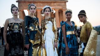 Dolce &amp; Gabbana : Παρουσίασαν μια συλλογή ωδή στην Αρχαία Ελλάδα
