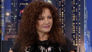 Σοφία Αρβανίτη: Η σταρ των 90's αποκαλύπτεται στον Γρηγόρη Αρναούτογλου