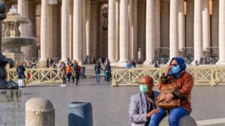 Έρημα τα μνημεία σε όλες τις πόλεις της Ιταλίας: Συγκλονιστικές εικόνες και βίντεο