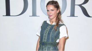 Ευγενία Νιάρχου | Η γιορτινή πόζα με τη μικρότερη αδερφή της, Ηλέκτρα, στον φακό της Dasha Zhukova