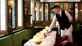 Πώς να συμπεριφέρεσαι σωστά στο service ενός εστιατορίου
: Βασικοί κανόνες συμπεριφοράς.
