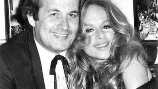 Η ανέκδοτη φωτογραφία της Αλίκης Βουγιουκλάκη σε προχωρημένη εγκυμοσύνη - Στο πλευρό της ο Παπαμιχαήλ