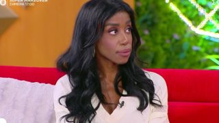 Ελίζαμπεθ Ελέτσι: "Συνέχεια ο Τριαντάφυλλος κρυφακούει τι λένε οι άλλοι για να ξέρει τι θα πει"