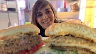 MasterChef: Αυτό είναι το vegan εστιατόριο της Ντέμης και της συντρόφου της στο Γκάζι