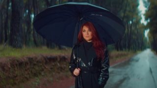 Η Καίτη Γαρμπή επιστρέφει με νέο ερωτικό τραγούδι και ένα κινηματογραφικό video