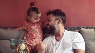 Γιάννης Βαρδής: Στα χιόνια με την κόρη του! Δείτε το τρυφερό στιγμιότυπο