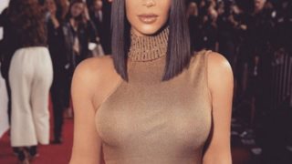 Kim Kardashian
: Επιδεικνύει την εντυπωσιακή αλλαγή του σώματός της και ποζάρει με μικροσκοπικό μπικίνι!