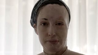 Ιωάννα Παλιοσπύρου | Φωτογραφίζεται χωρίς μάσκα και βλέπουμε για πρώτη φορά πεντακάθαρα το πρόσωπό της