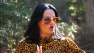 Ζενεβιέβ: "Έχω ρίξει κλωτσιά κάτω από το τραπέζι στον άνδρα μου λόγω ζήλειας"