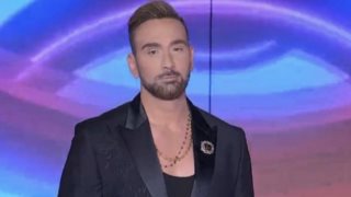 J2US | Ο Νίκος Κοκλώνης είπε Άντζυ Σαμίου - Δείτε την έναρξη