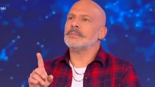 Ο Νίκος Μουτσινάς δίνει "πληρωμένη" απάντηση στα δημοσιεύματα για τα χαμηλά νούμερα
